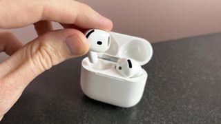 AirPods 4 in hun case