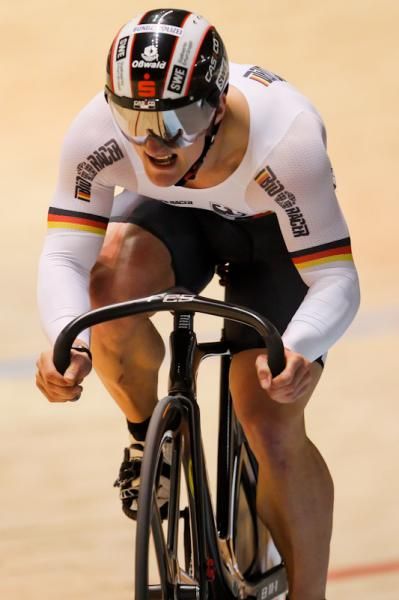 Robert Foerstemann (Germany) gives it some.