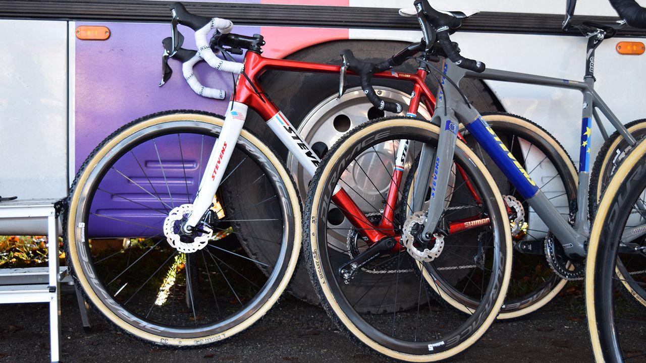 Apart from the finish, both bikes run the exact components and drivetrain