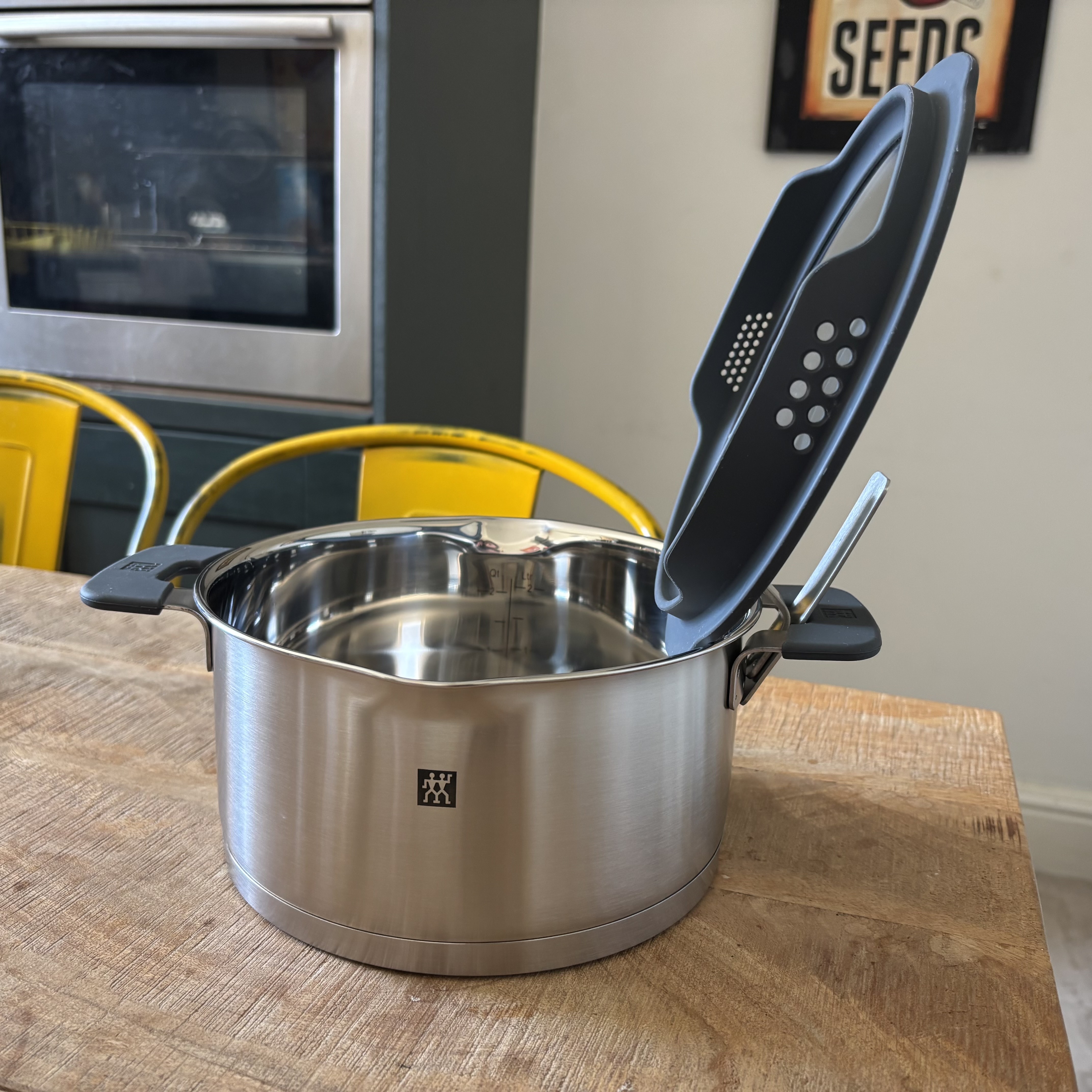 The lid of the Zwilling Simplify pot rests on its cool-touch silicone handle for a hands-free cover.