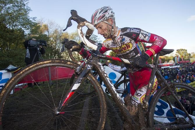 Kevin Pauwels on his drive-side run up