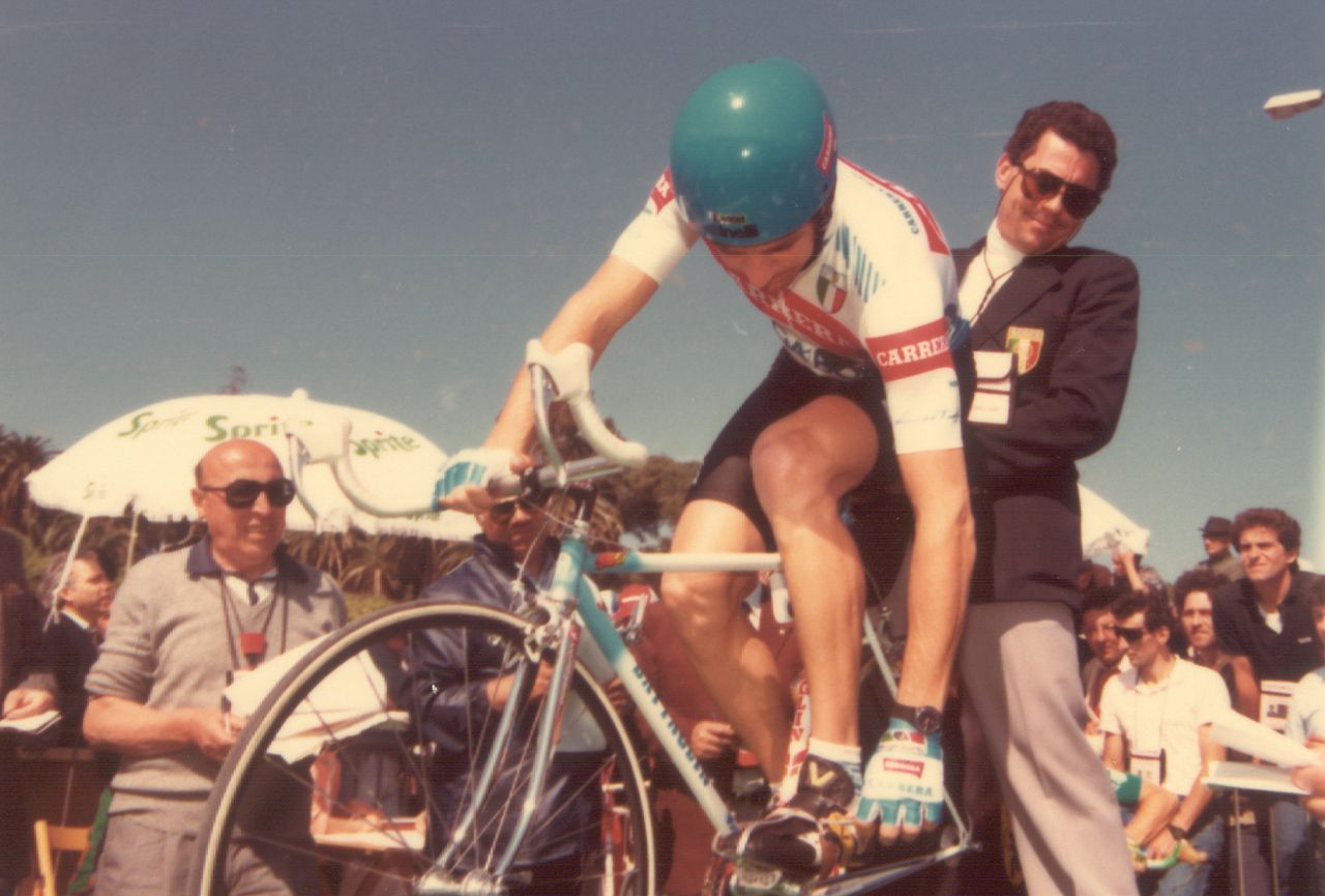 Stephen Roche clips in on the start line in 1987, an edition he'll win after a fractious internal team rivalry with Roberto Visentini