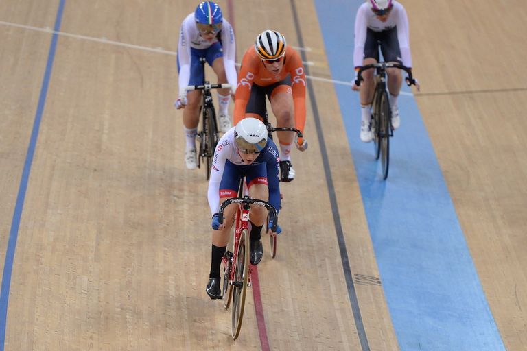 Picture by SWpix.com - 12/04/2017 - Cycling - 2017 UCI Track Cycling World Championships, Day 1 - Hong Kong Velodrome, Tseung Kwan O, Hong Kong - Woman's Scratch Race Final - BARKER Elinor of Great Britain.