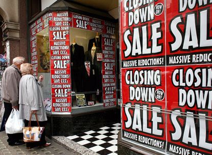 Shop closing down; Britain&#039;s recession; economy