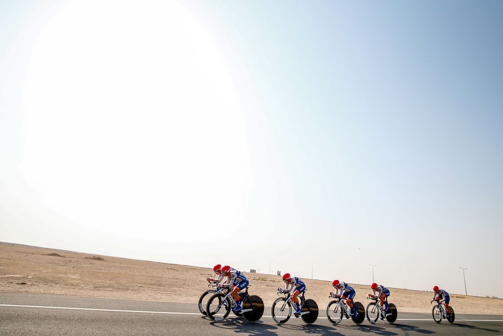 Cervelo Bigla ride through the desert during the Worlds TTT in Doha