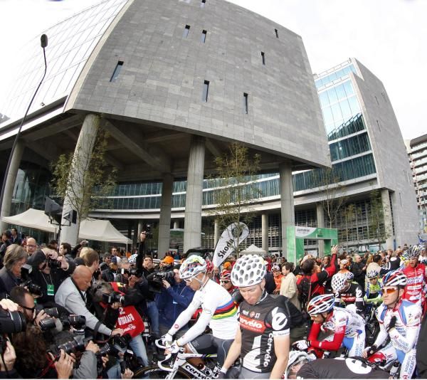 The bunch gathers in Milan ahead of the Tour of Lombardy.