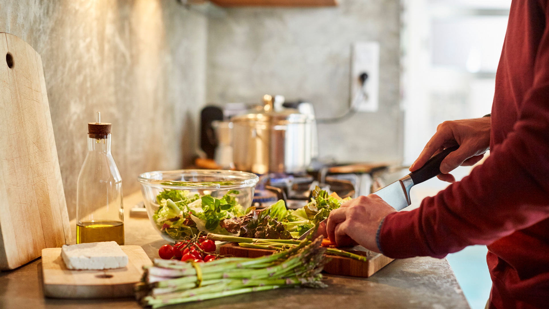 man preparing a healthy dinner on the DASH diet