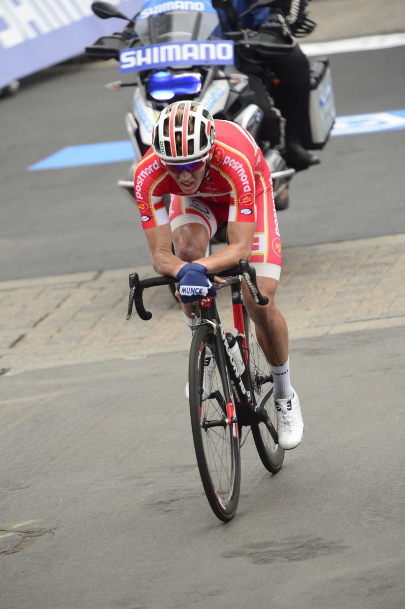 Soren Kragh Andersen (Denmark) on a late attack
