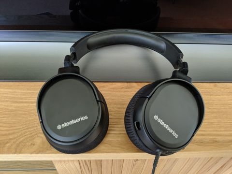 Steelseries Arctis 1 Headset Review Comfortable Breathable Tom S Hardware Tom S Hardware