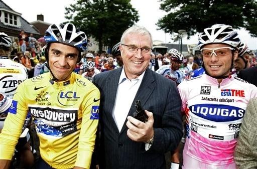Contador at the post-Tour criterium in Surhuisterveen, with UCI president Pat McQuaid and Giro winner Danilo Di Luca