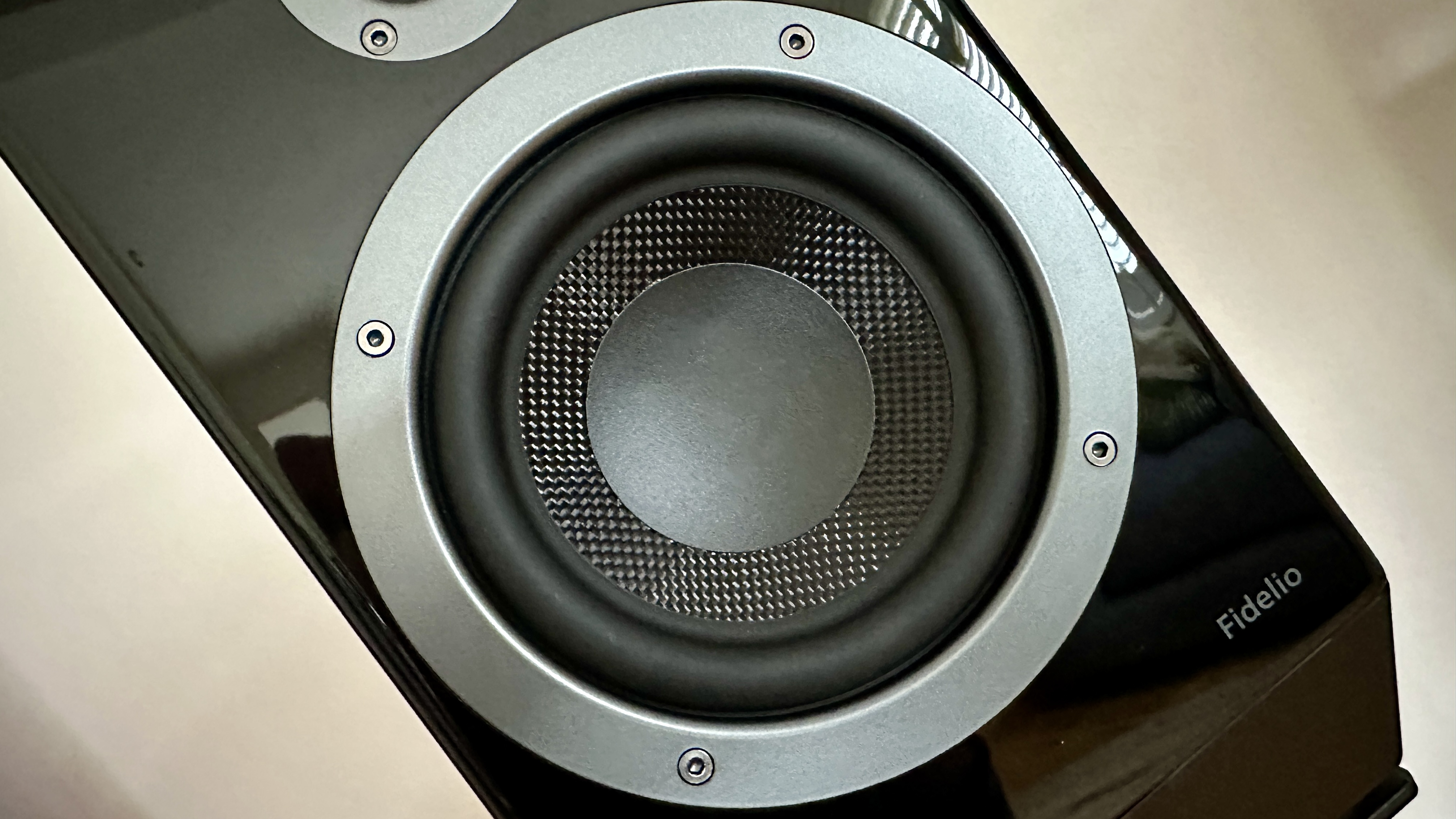 The mid/bass speaker driver of the Philips Fidelio FA3