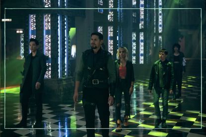 Justin H. Min as Ben Hargreeves, David Castañeda as Diego Hargreeves, Ritu Arya as Lila Pitts, Elliot Page as Viktor Hargreeves, Emmy Raver-Lampman as Allison Hargreeves in episode 310 of The Umbrella Academy