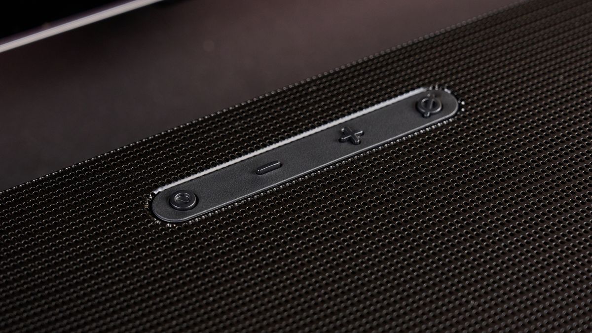 Button controls on Samsung HW-Q800F