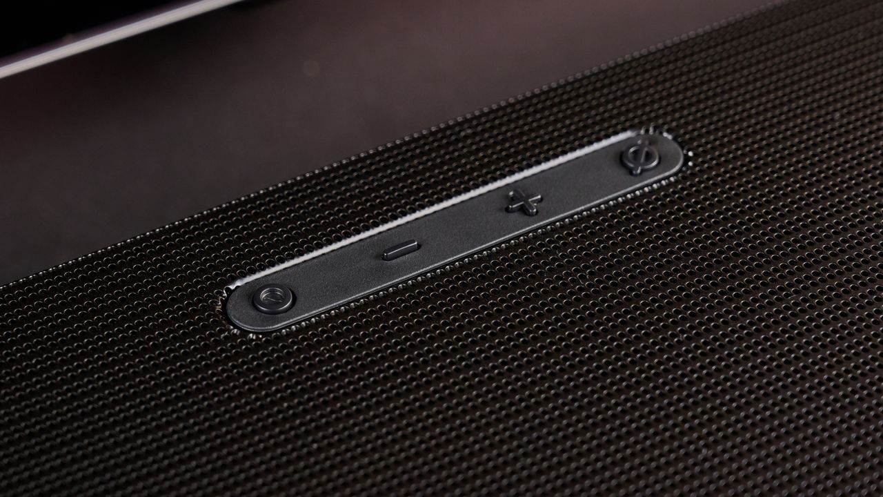 Button controls on Samsung HW-Q800F