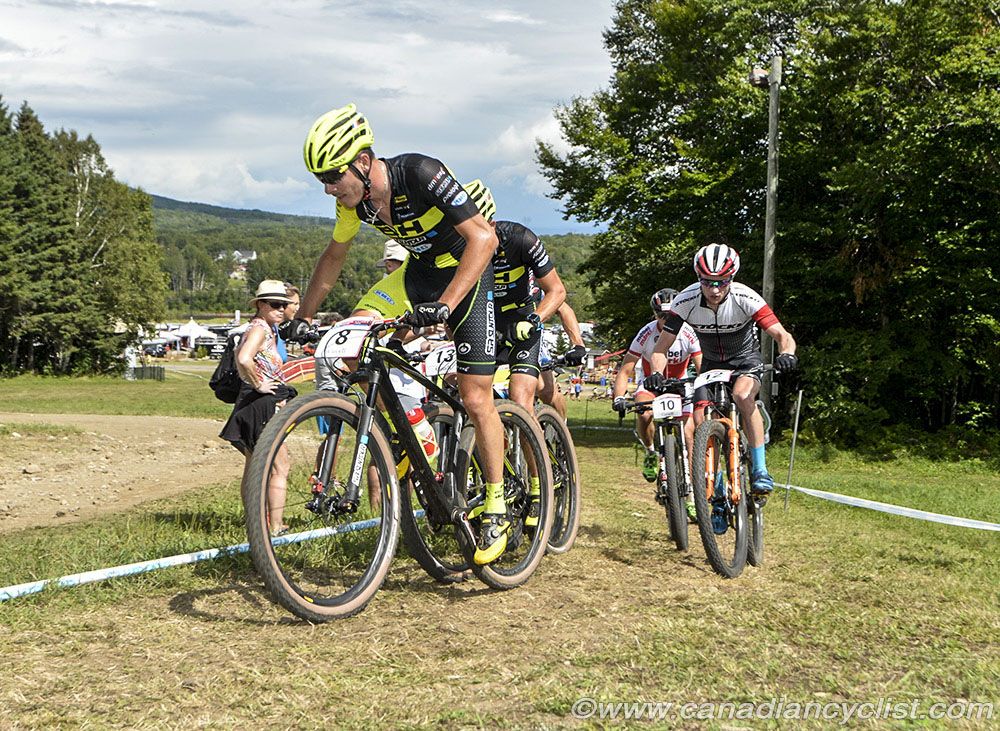 Koretzky leads the front group on lap 3