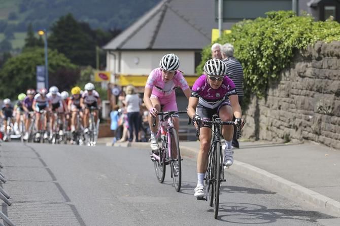 Alexie Shaw , Epic Cycles - Scott WRT leads the main group in pursuit of the leaders.