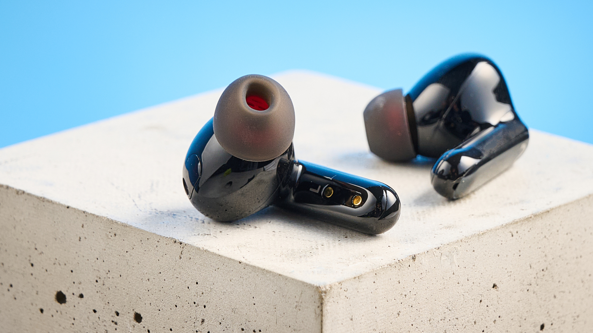 the viaim recdot ai earbuds with transcription, note taking and call recording