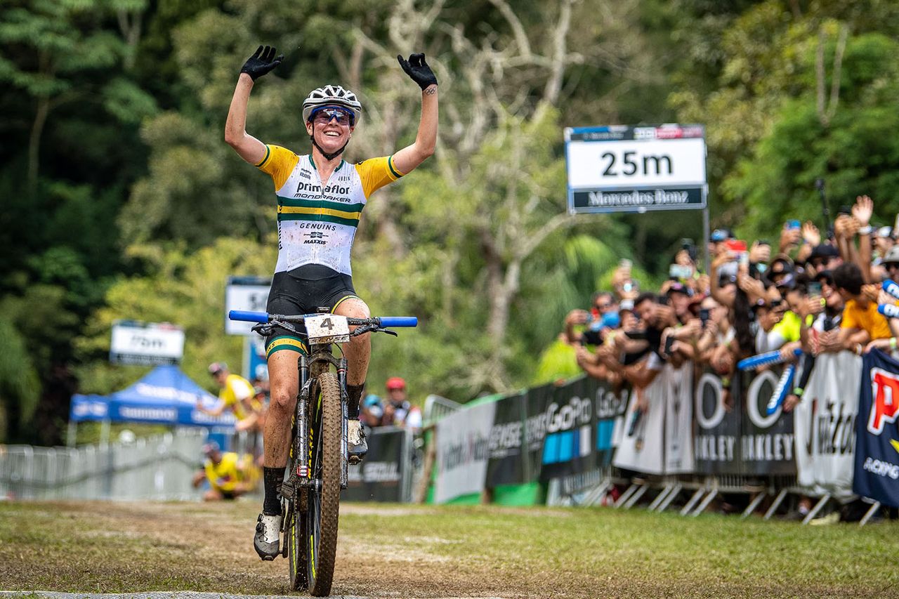 Rebecca McConnell (Primaflor Mondraker Genuins) wins her first career World Cup