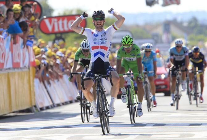 Mark Cavendish (Omega Pharma-QuickStep) wins stage 13 ahead of Peter Sagan (Cannondale) and Bauke Mollema (Belkin)