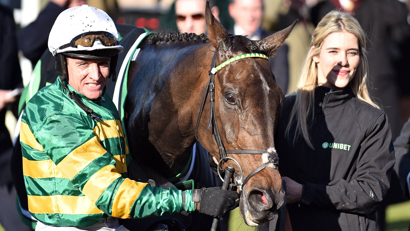 Buveur-dAir-Barry-Geraghty-Buveur-D%E2%80%99Air-PA-35506872_182248412_279370492.jpg