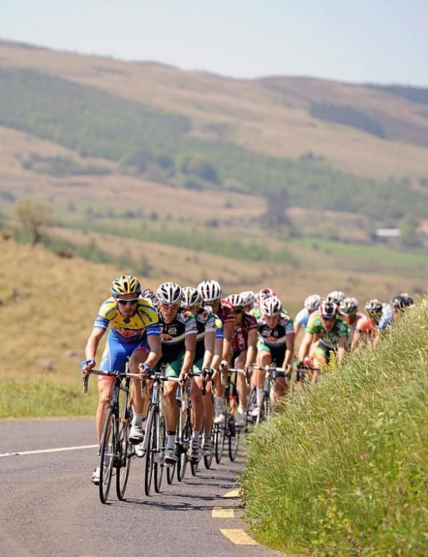 Florian Salzinger (Atlas Jakroo) sets tempo in the peloton.