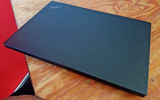 02-Lenovo-ThinkPad-X1-