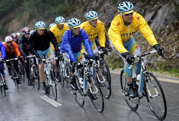 The Astana team riders are a bit conspicuous in those outfits
