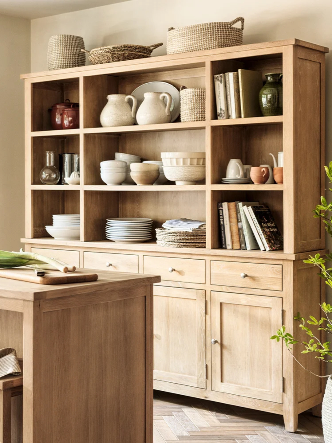 Cotswold Co, Inglesham Whitewash Oak Grand Dresser