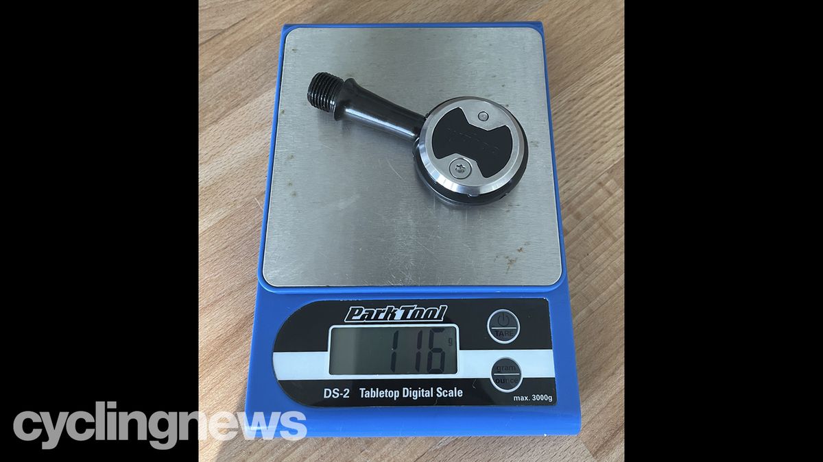 A Wahoo Speedplay Comp pedal on a Park Tool scale showing a weight of 116g