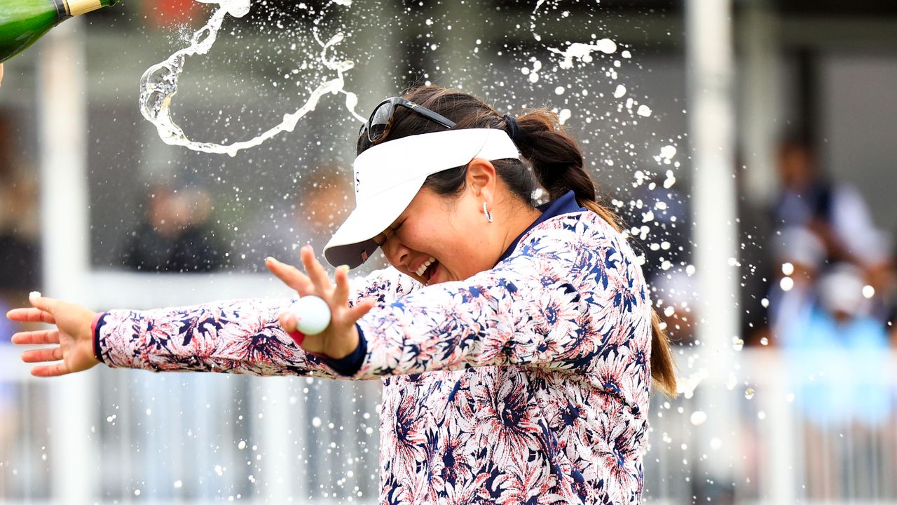 Lilia Vu celebrates her Chevron Championship win