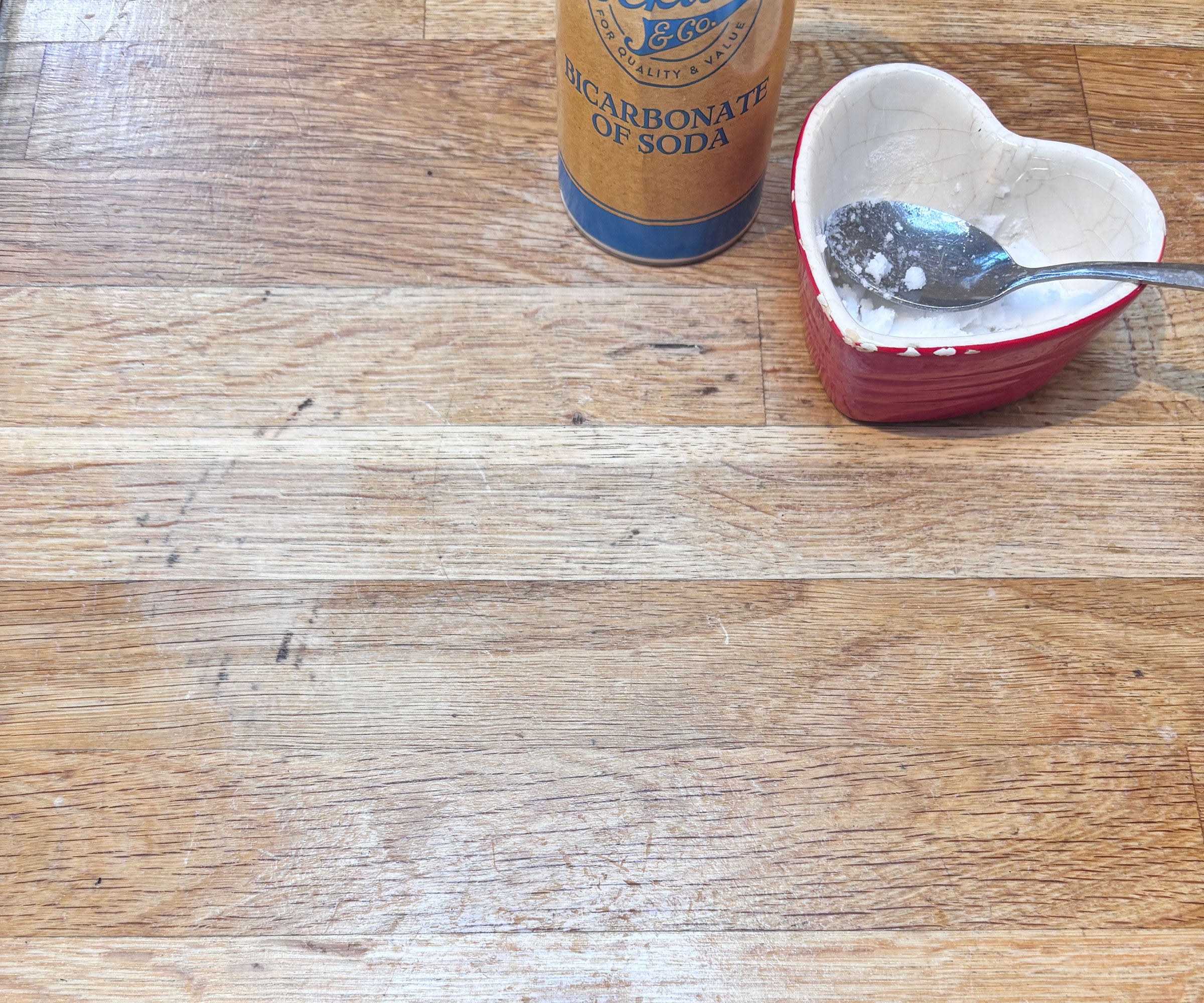 cleaning a wooden worktop with bicarbonate of soda
