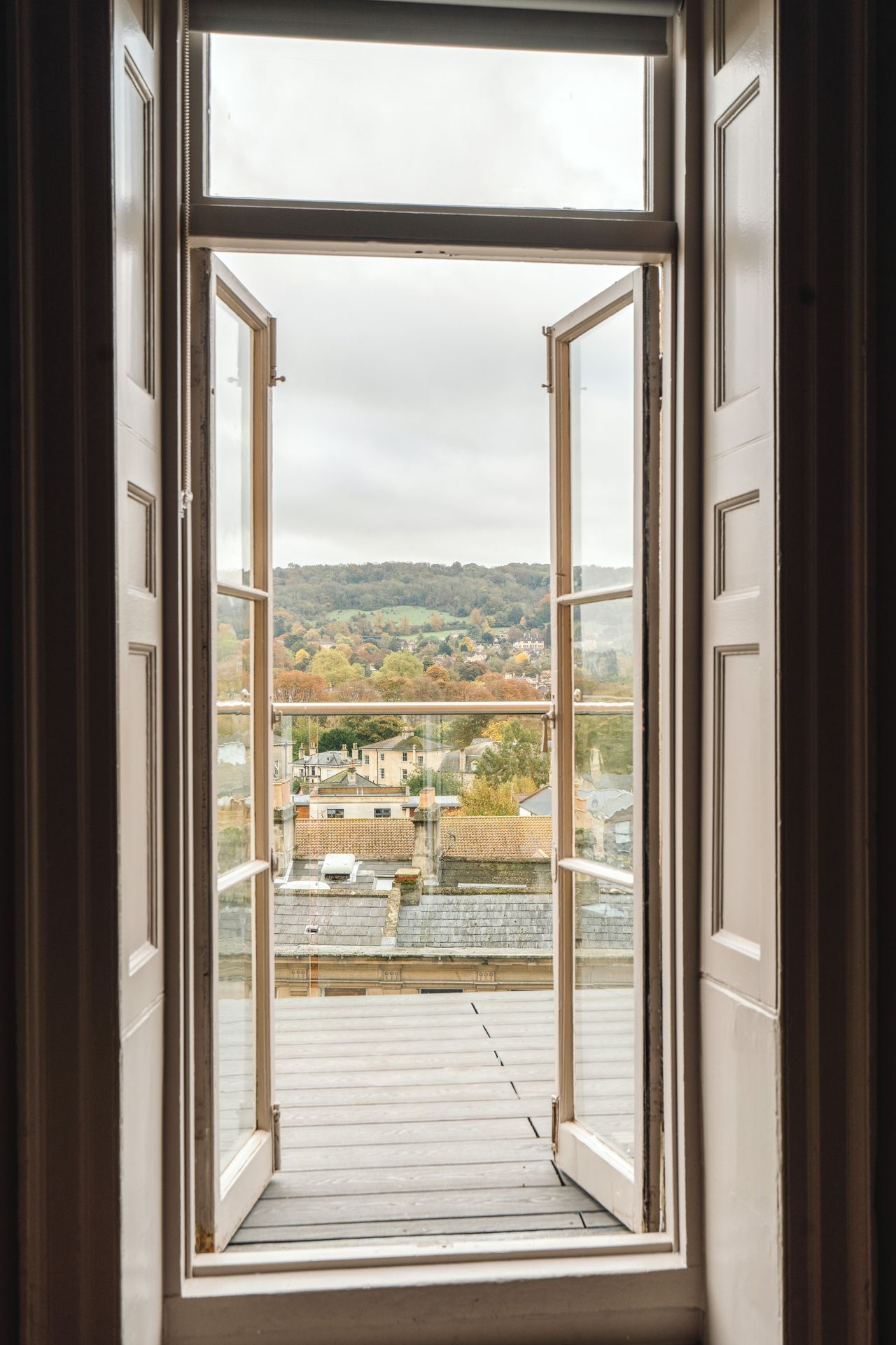 Photographs of the exterior and interior of 12 The Paragon in Bath