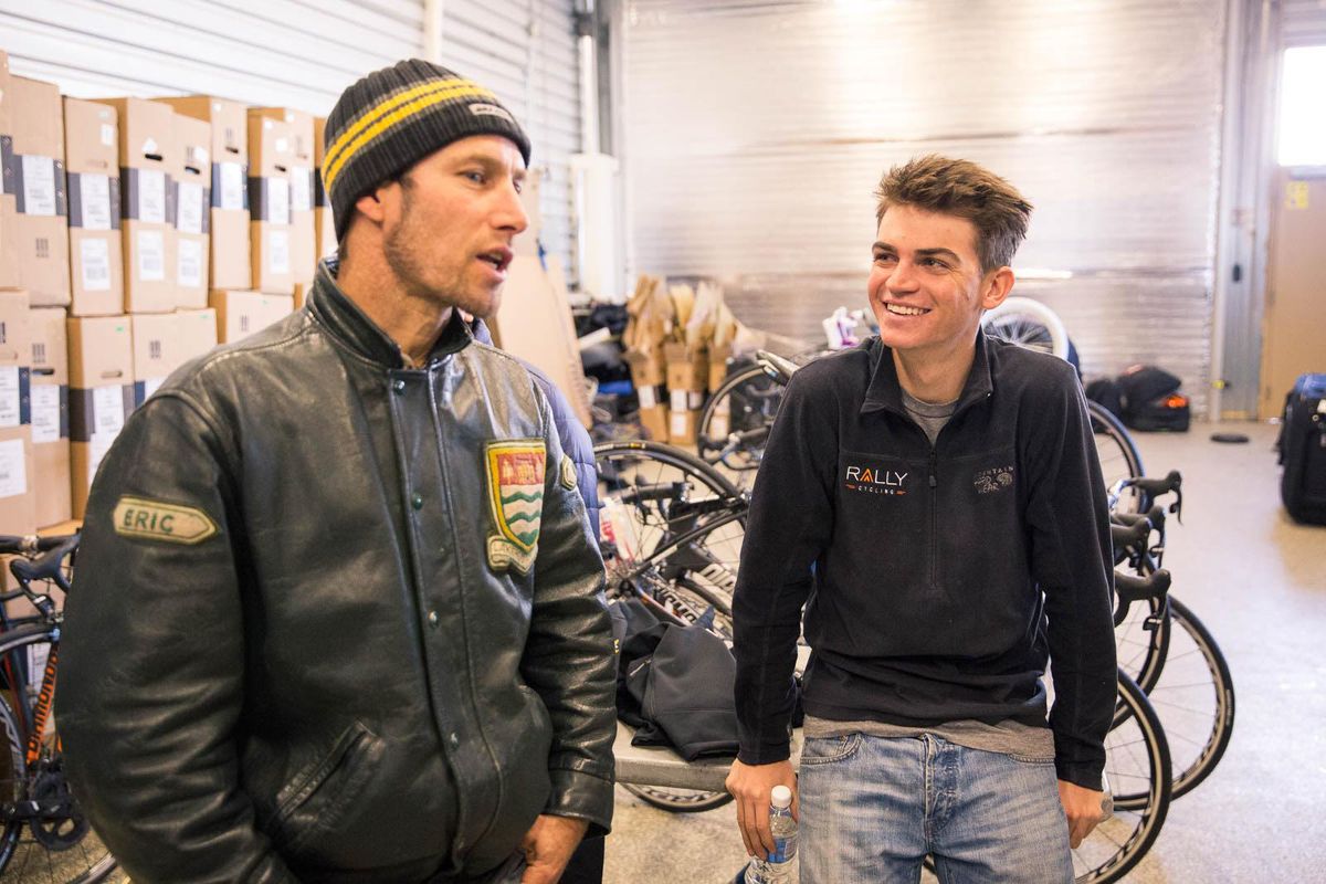Sepp Kuss listening to Eric Wohlberg&rsquo;s words of wisdom.