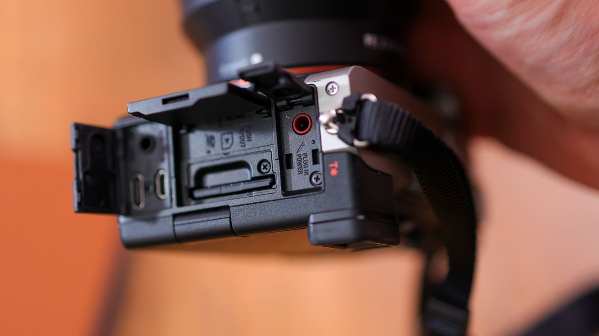 A photo of the Sony A7C