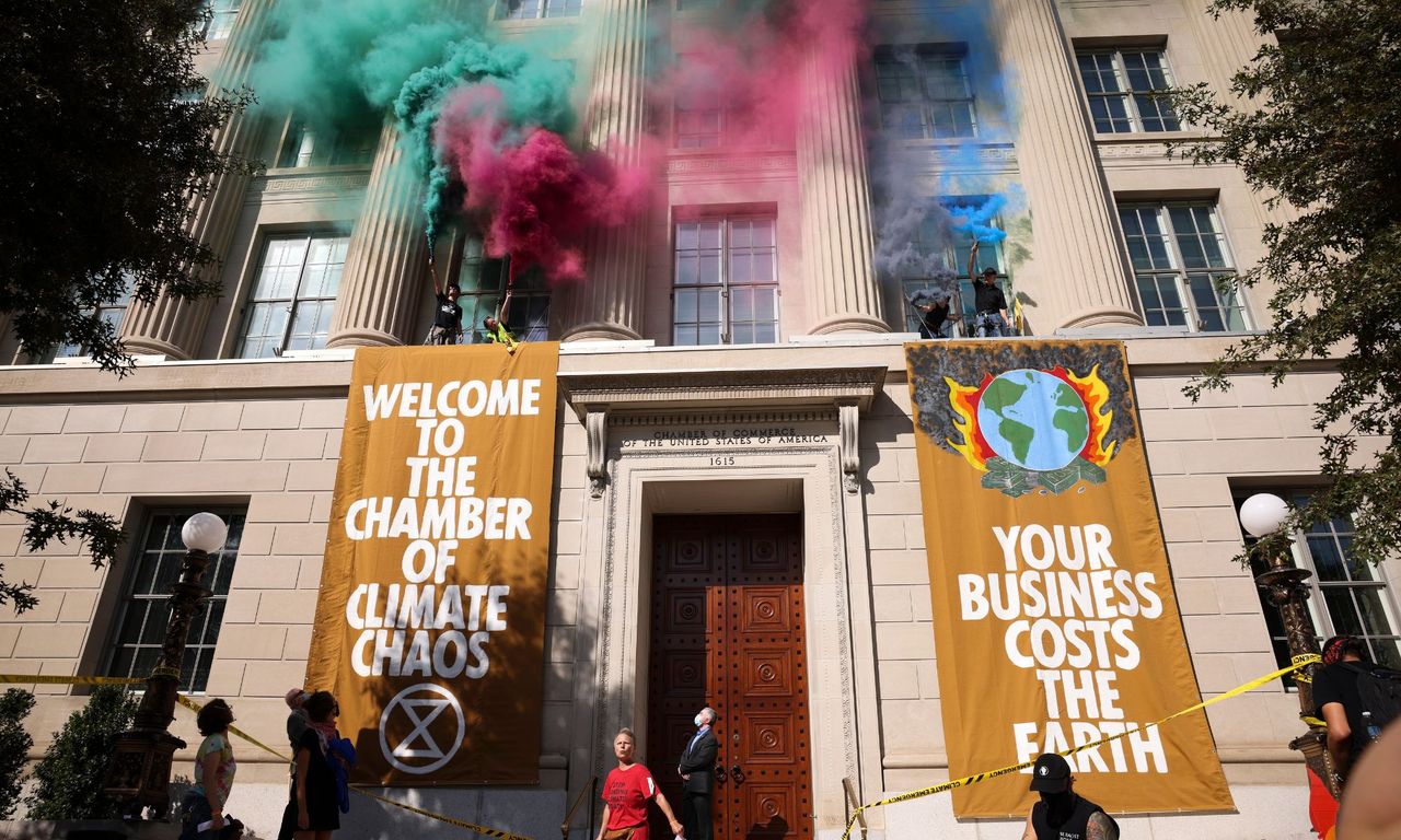 IPCC climate report 2023: Extinction Rebellion protestors 