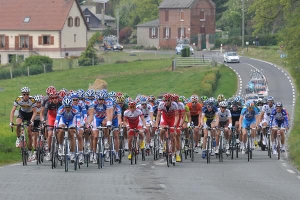 Skil-Shimano works at the front of the peloton.