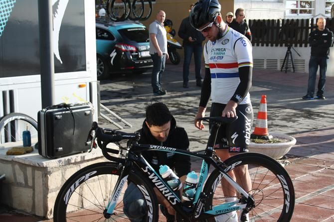 An adjustment for Cavendish before the ride