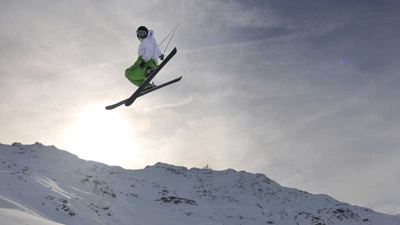 Pro Fabio Studer shows you how to warm-up for freestyle skiing, before pulling off some incredible skills of his own at Nine Knights