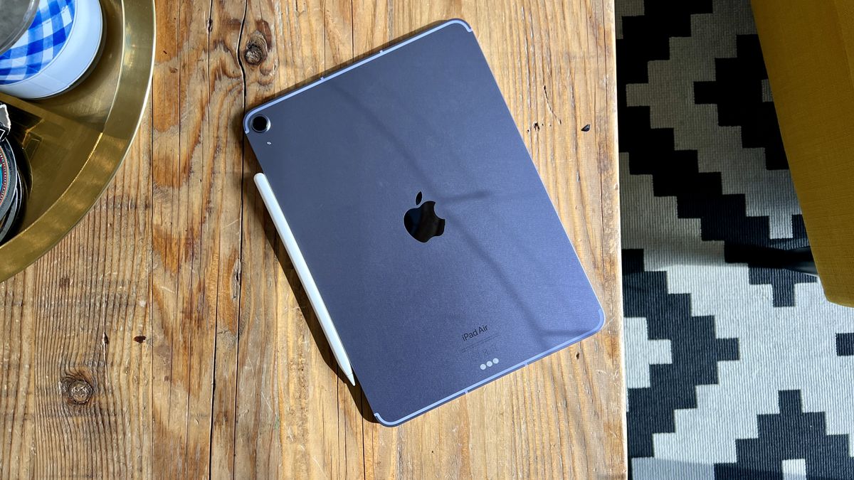 Apple iPad Air 5, one of the best business tablet candidates for 2023