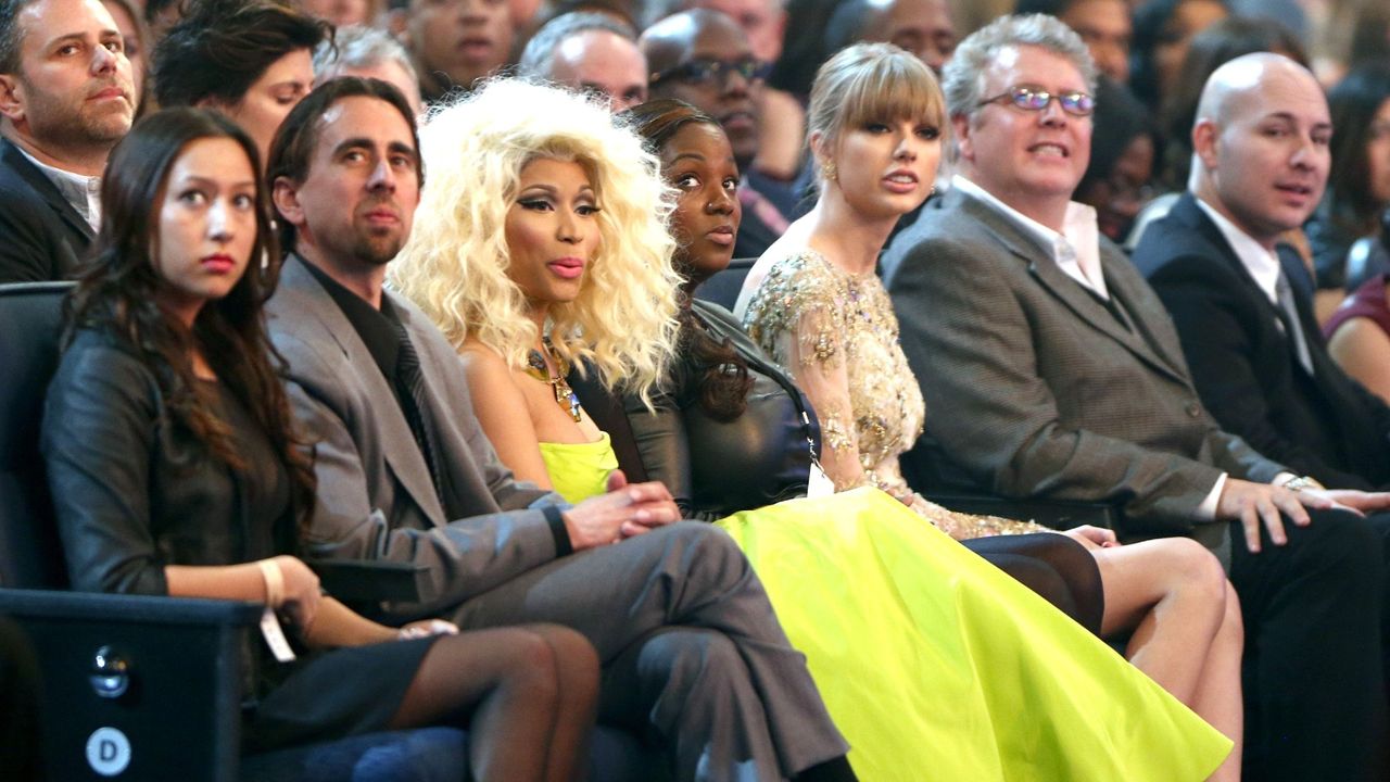 Nicki Minaj &amp; Taylor Swift at Awards Ceremony