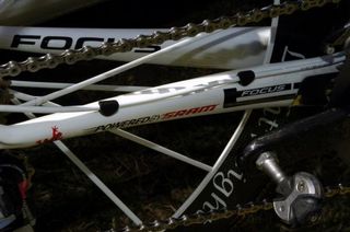 The cabling along the chainstay of Roels’ Focus Izalco isn’t internally routed, which has both pros and cons to it.