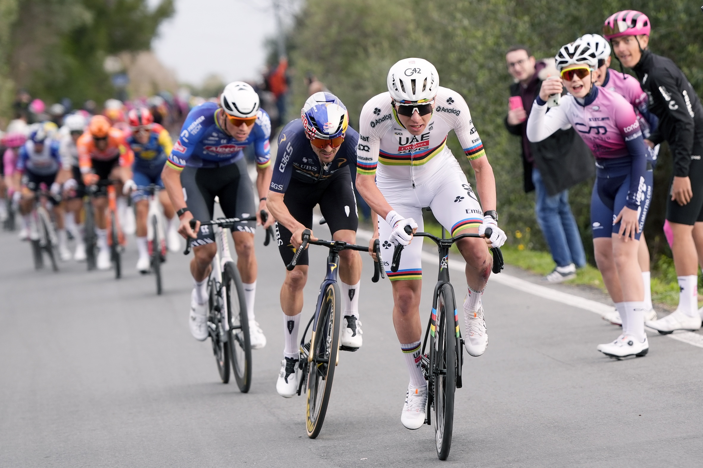 Tadej Pogacar attacks Tom Pidcock and Mathieu van der Poel in Milan San Remo 2026