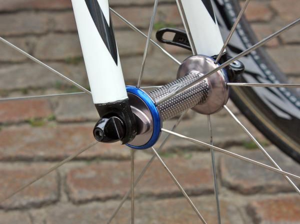 The team's Zipp wheels receive a bit of color with blue hub caps.