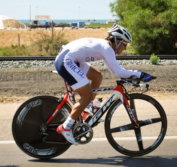 Maurico Ardila riding for Comcel - Coldeportes