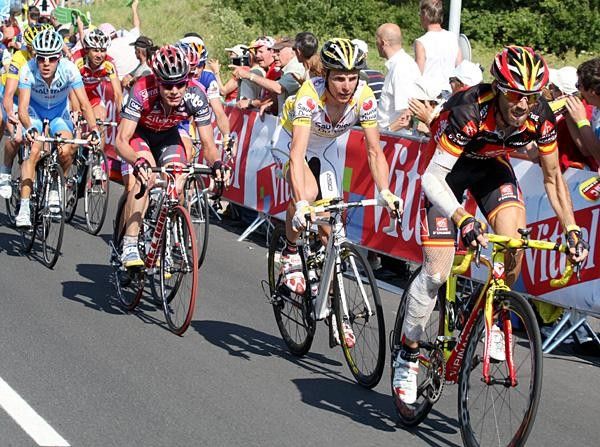 Valverde was heavily bandaged on his right side after yesterday's crash in the feed zone.