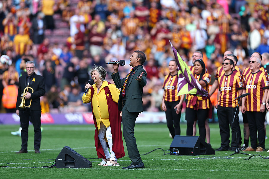 Chris Kamara singing on the pitch at Valley Parade