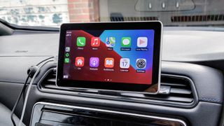 Intellidash+在汽车仪表盘上显示Apple CarPlay