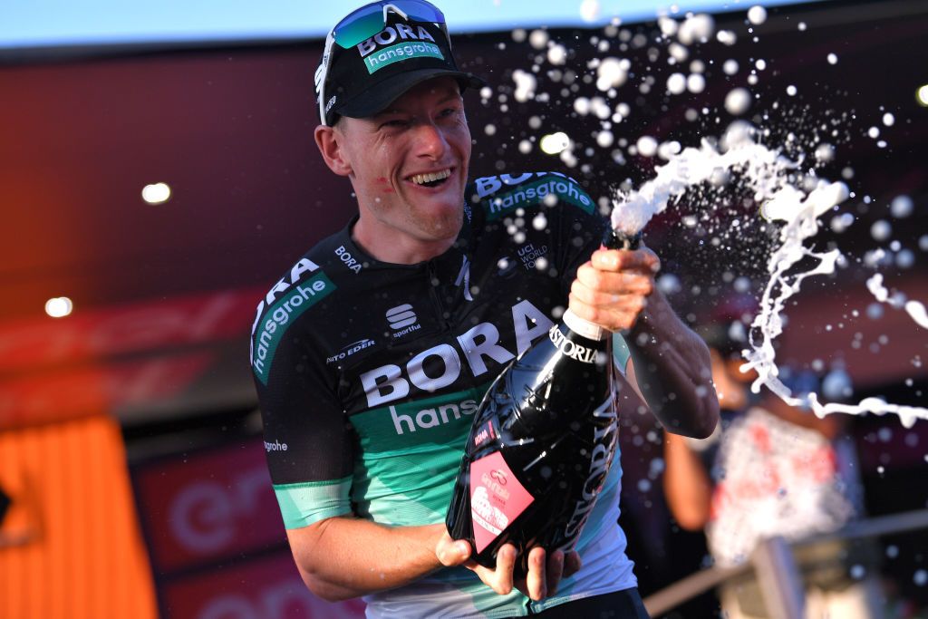 Sam Bennett (Bora-Hansgrohe) calebrates his win