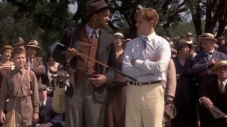 Will Smith advising Matt Damon in a golf match in The Legend of Bagger Vance