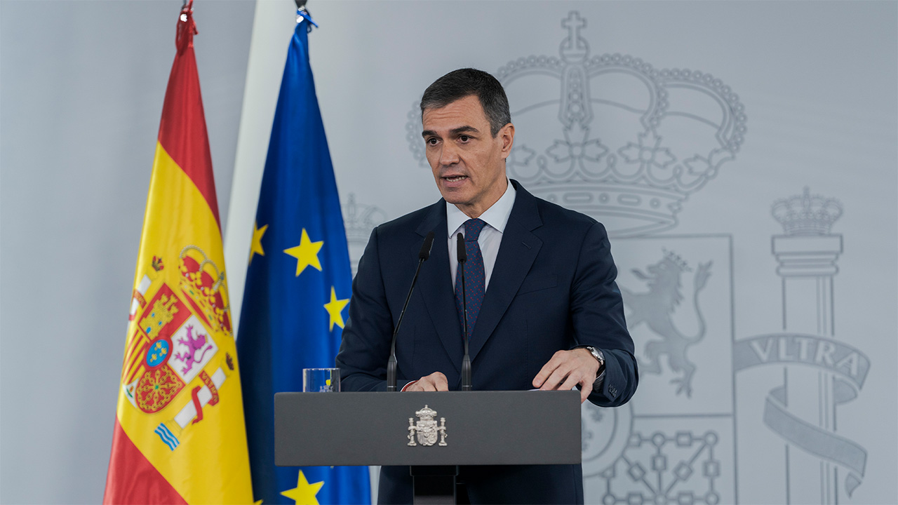 Spanish Prime Minister Pedro Sanchez speaking at a press conference